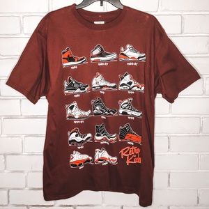 Men’s maroon t shirt